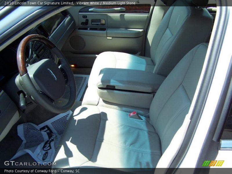 Vibrant White / Medium Light Stone 2010 Lincoln Town Car Signature Limited