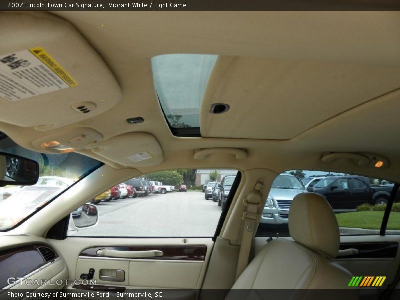 Vibrant White / Light Camel 2007 Lincoln Town Car Signature