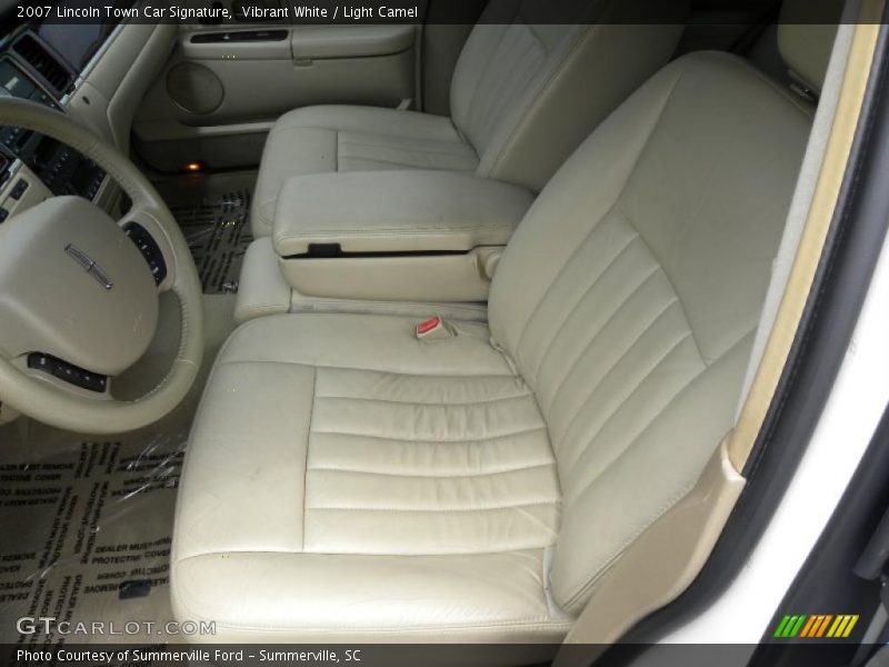 Vibrant White / Light Camel 2007 Lincoln Town Car Signature