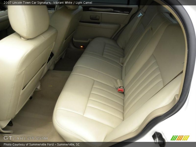 Vibrant White / Light Camel 2007 Lincoln Town Car Signature