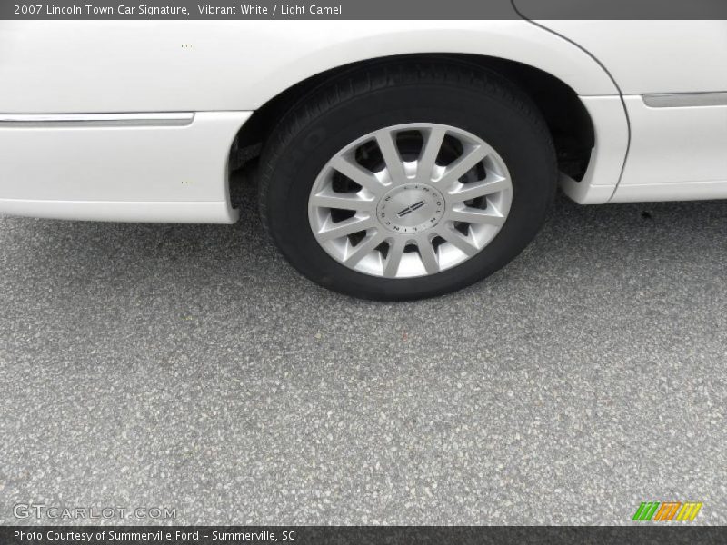 Vibrant White / Light Camel 2007 Lincoln Town Car Signature