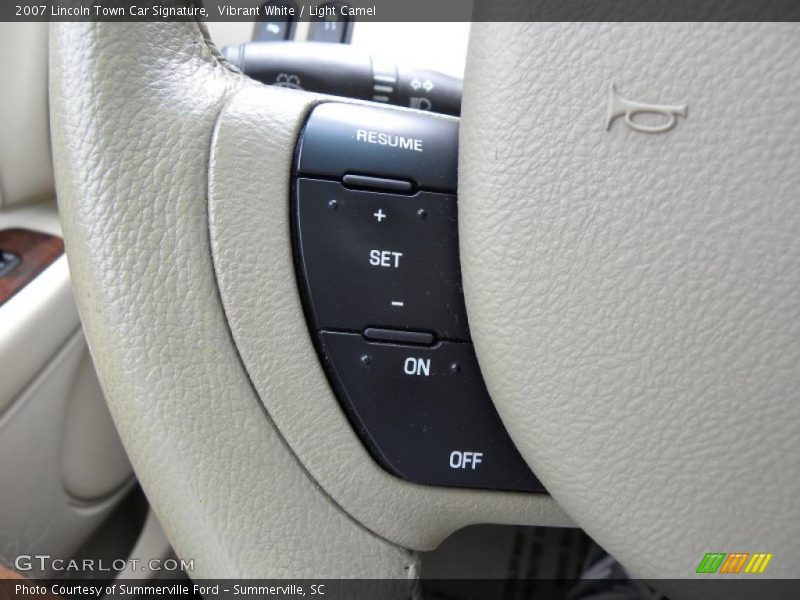 Vibrant White / Light Camel 2007 Lincoln Town Car Signature
