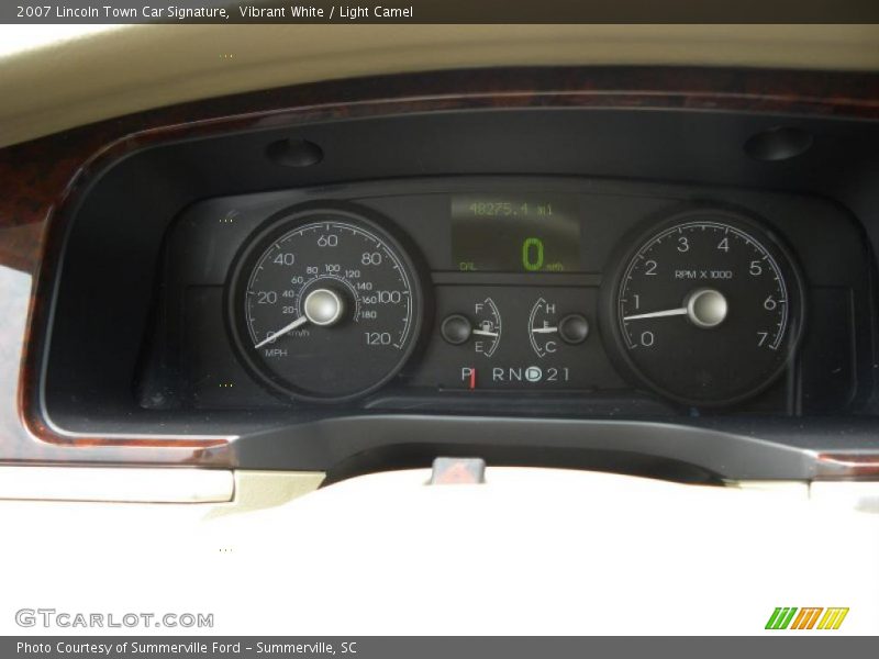 Vibrant White / Light Camel 2007 Lincoln Town Car Signature