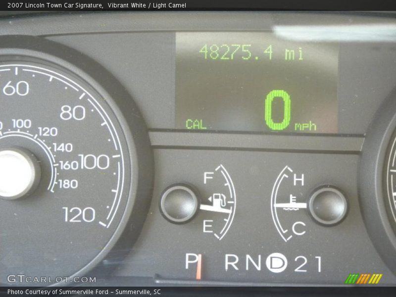 Vibrant White / Light Camel 2007 Lincoln Town Car Signature