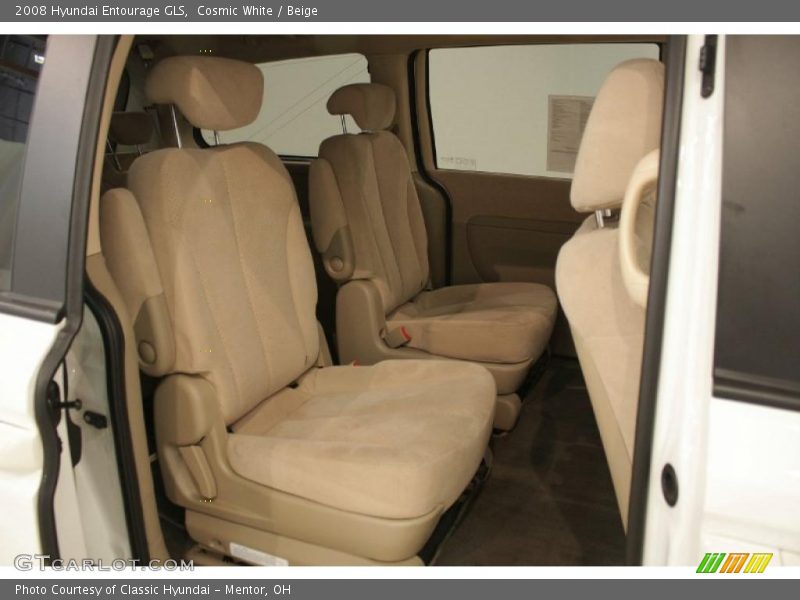 Cosmic White / Beige 2008 Hyundai Entourage GLS