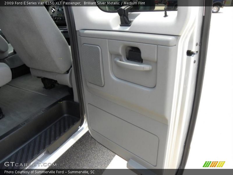 Brilliant Silver Metallic / Medium Flint 2009 Ford E Series Van E150 XLT Passenger
