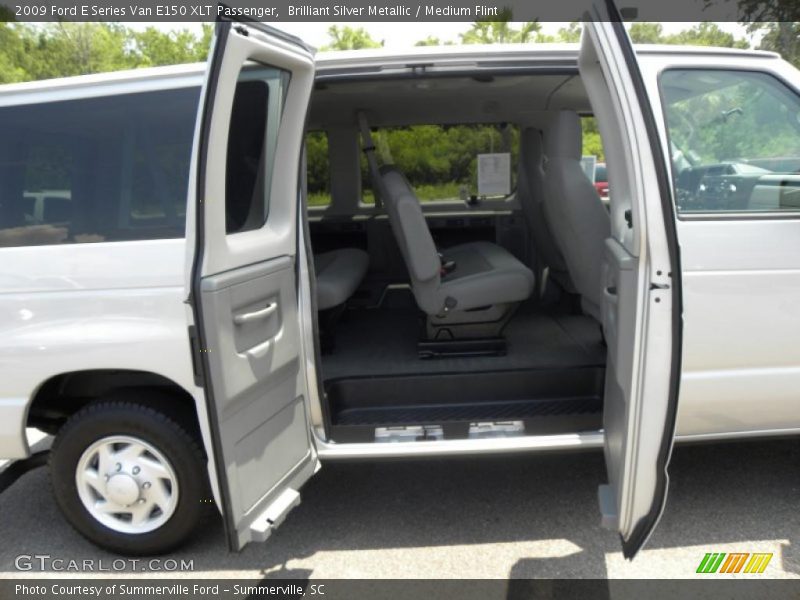 Brilliant Silver Metallic / Medium Flint 2009 Ford E Series Van E150 XLT Passenger