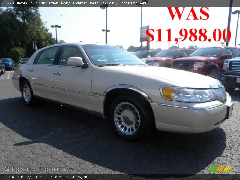 Ivory Parchment Pearl Tri-Coat / Light Parchment 1999 Lincoln Town Car Cartier