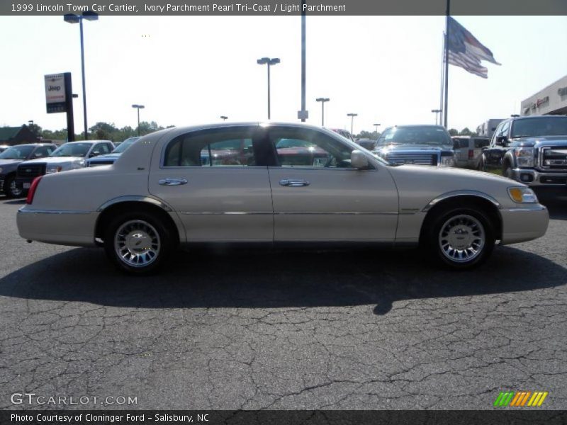 Ivory Parchment Pearl Tri-Coat / Light Parchment 1999 Lincoln Town Car Cartier