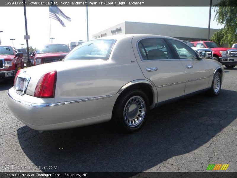 Ivory Parchment Pearl Tri-Coat / Light Parchment 1999 Lincoln Town Car Cartier