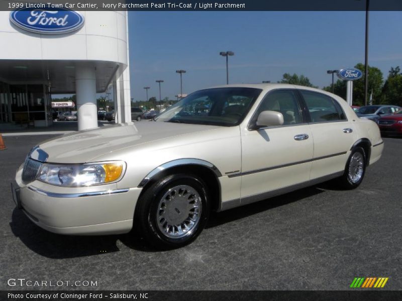 Ivory Parchment Pearl Tri-Coat / Light Parchment 1999 Lincoln Town Car Cartier