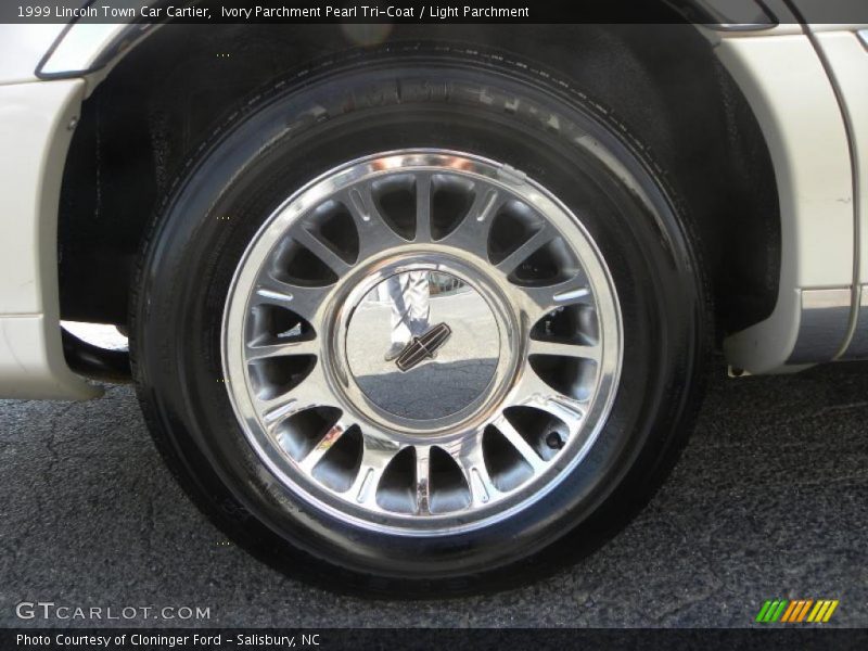Ivory Parchment Pearl Tri-Coat / Light Parchment 1999 Lincoln Town Car Cartier