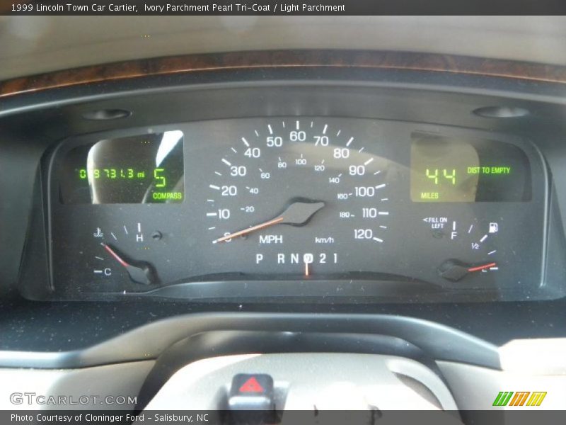 Ivory Parchment Pearl Tri-Coat / Light Parchment 1999 Lincoln Town Car Cartier