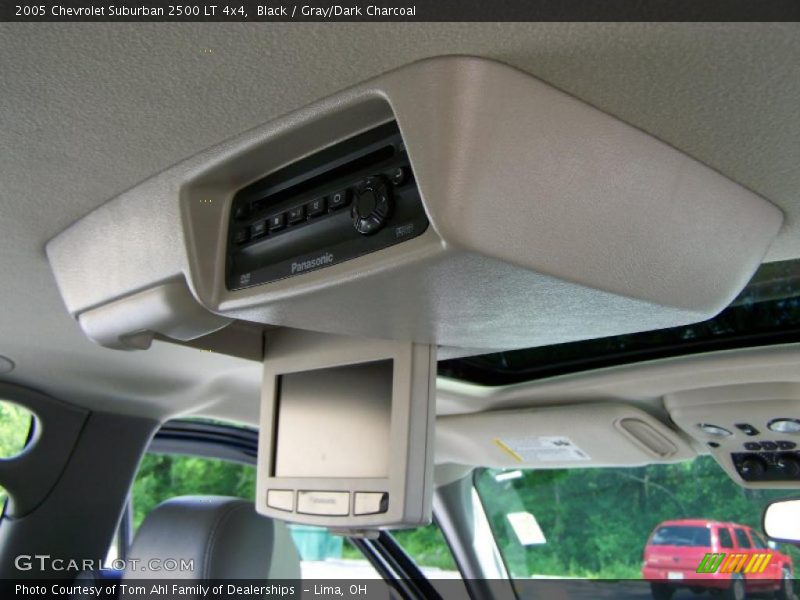 Black / Gray/Dark Charcoal 2005 Chevrolet Suburban 2500 LT 4x4