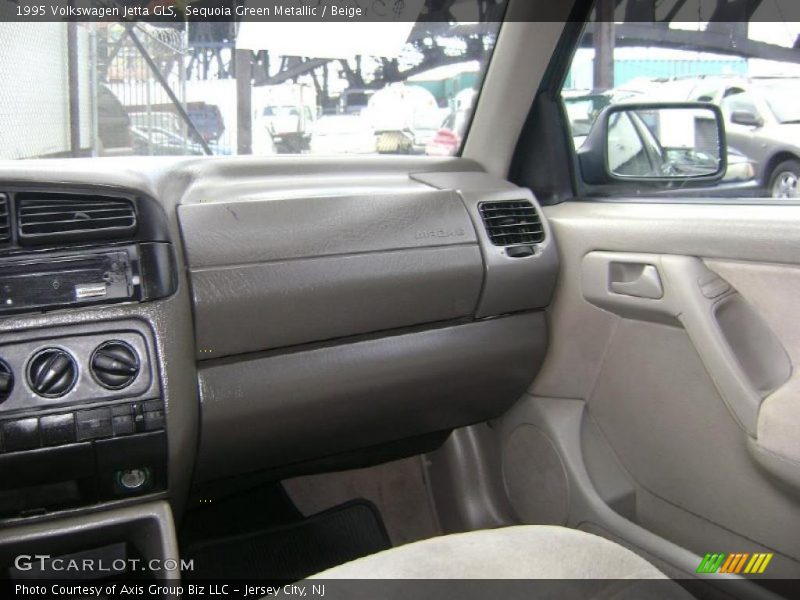 Sequoia Green Metallic / Beige 1995 Volkswagen Jetta GLS