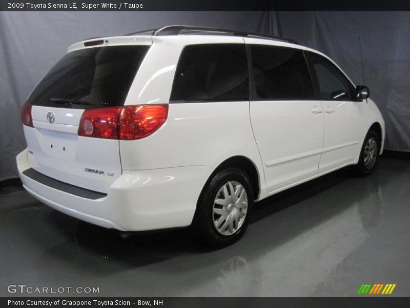 Super White / Taupe 2009 Toyota Sienna LE