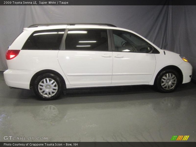Super White / Taupe 2009 Toyota Sienna LE