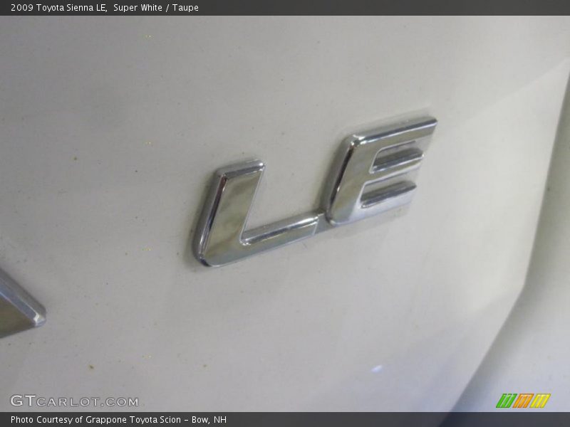Super White / Taupe 2009 Toyota Sienna LE