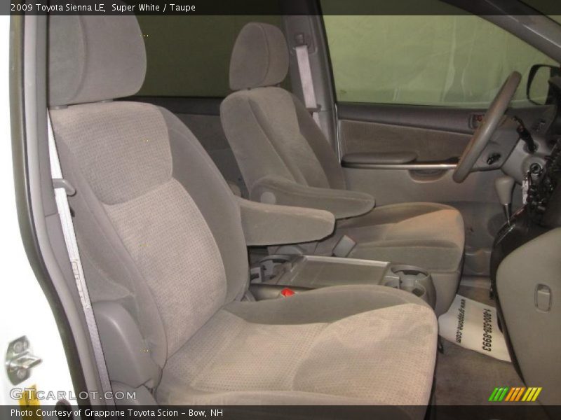 Super White / Taupe 2009 Toyota Sienna LE