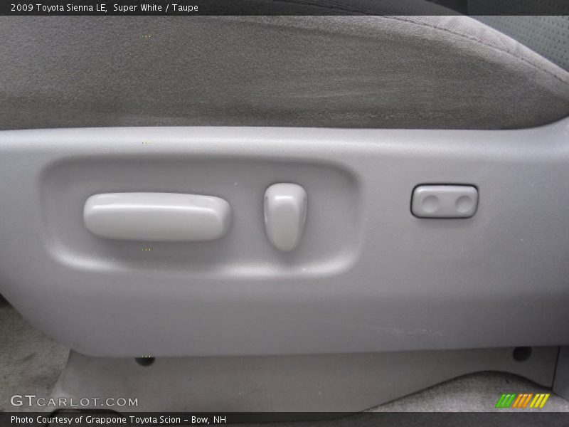 Super White / Taupe 2009 Toyota Sienna LE