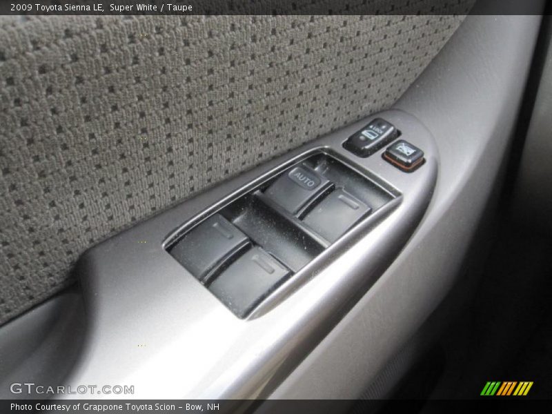 Super White / Taupe 2009 Toyota Sienna LE