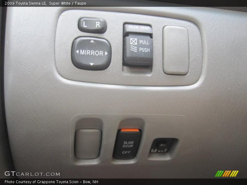 Super White / Taupe 2009 Toyota Sienna LE