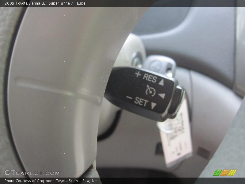 Super White / Taupe 2009 Toyota Sienna LE