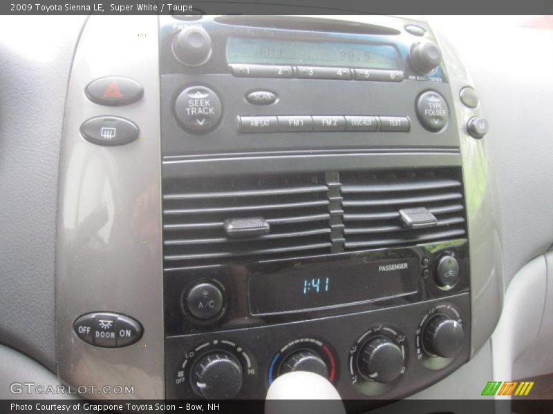 Super White / Taupe 2009 Toyota Sienna LE