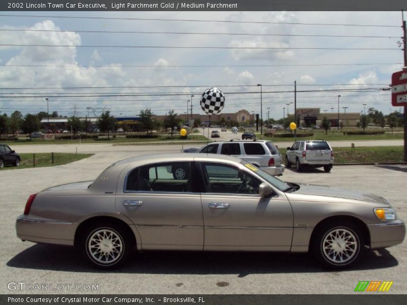 Light Parchment Gold / Medium Parchment 2002 Lincoln Town Car Executive