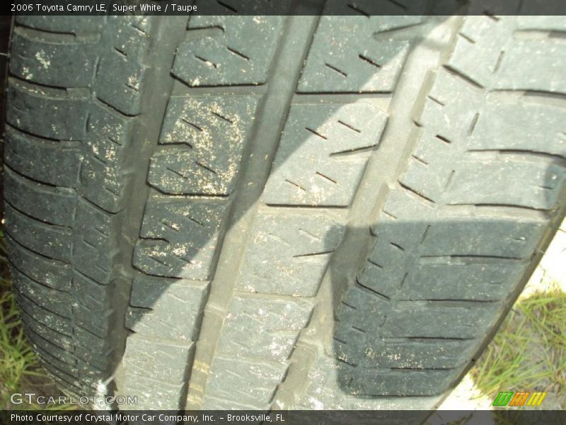 Super White / Taupe 2006 Toyota Camry LE