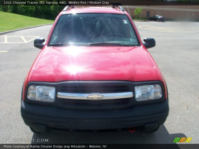 Wildfire Red / Medium Gray 2001 Chevrolet Tracker ZR2 Hardtop 4WD