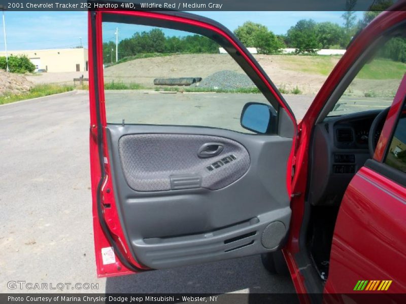 Wildfire Red / Medium Gray 2001 Chevrolet Tracker ZR2 Hardtop 4WD