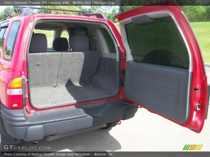 Wildfire Red / Medium Gray 2001 Chevrolet Tracker ZR2 Hardtop 4WD