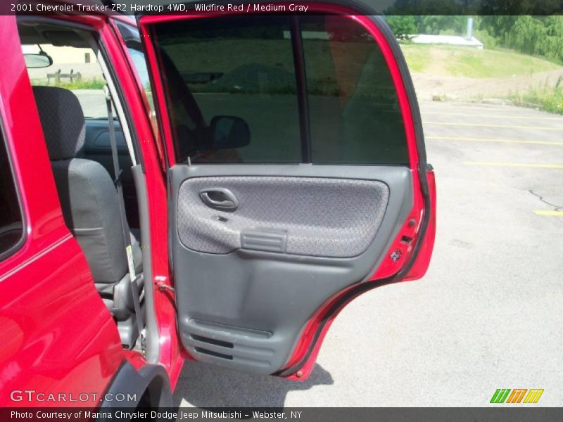 Wildfire Red / Medium Gray 2001 Chevrolet Tracker ZR2 Hardtop 4WD