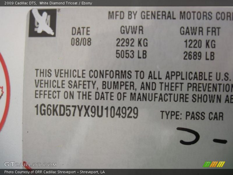 White Diamond Tricoat / Ebony 2009 Cadillac DTS