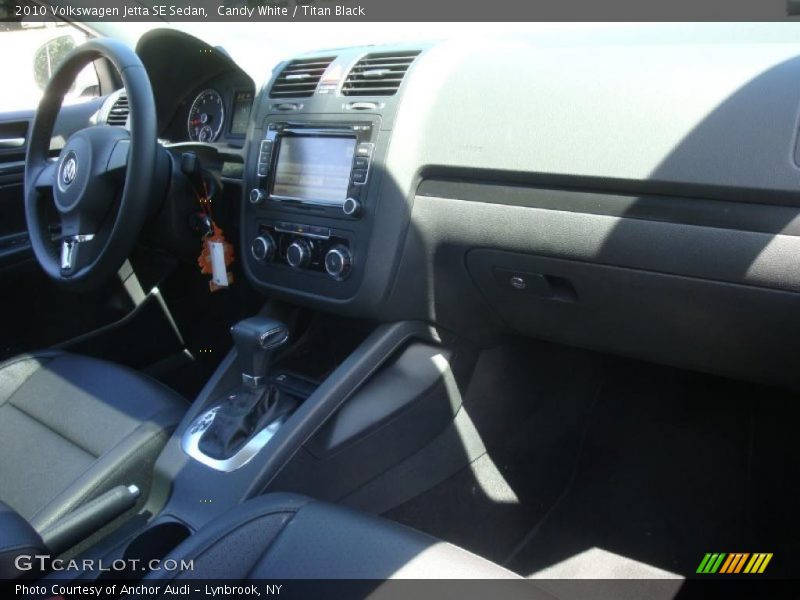 Candy White / Titan Black 2010 Volkswagen Jetta SE Sedan