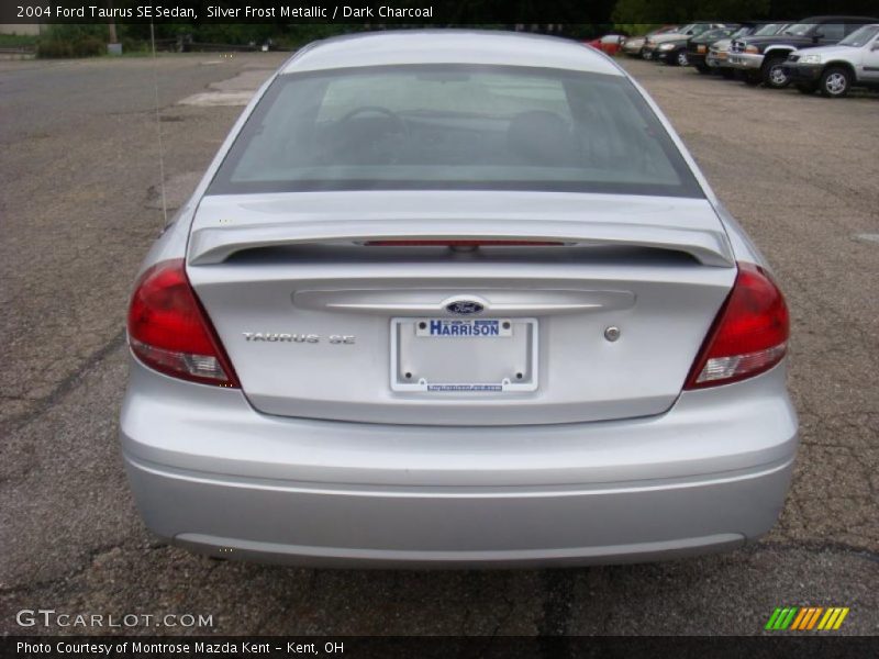 Silver Frost Metallic / Dark Charcoal 2004 Ford Taurus SE Sedan