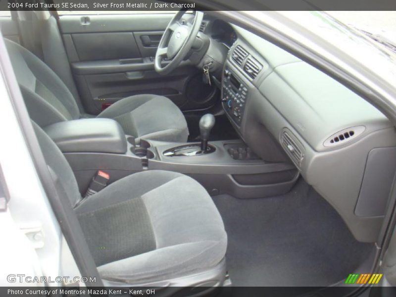 Silver Frost Metallic / Dark Charcoal 2004 Ford Taurus SE Sedan