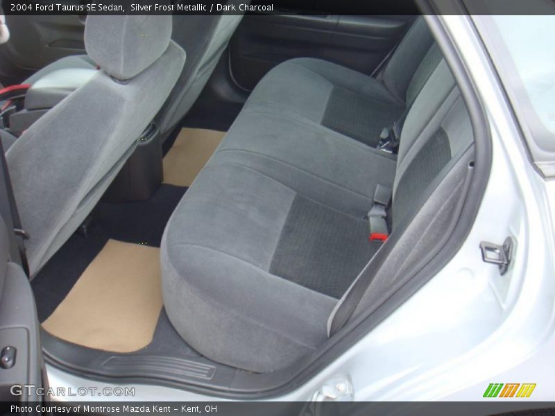 Silver Frost Metallic / Dark Charcoal 2004 Ford Taurus SE Sedan
