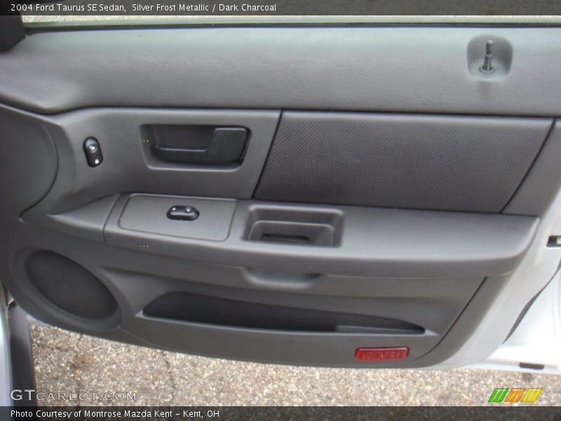 Silver Frost Metallic / Dark Charcoal 2004 Ford Taurus SE Sedan