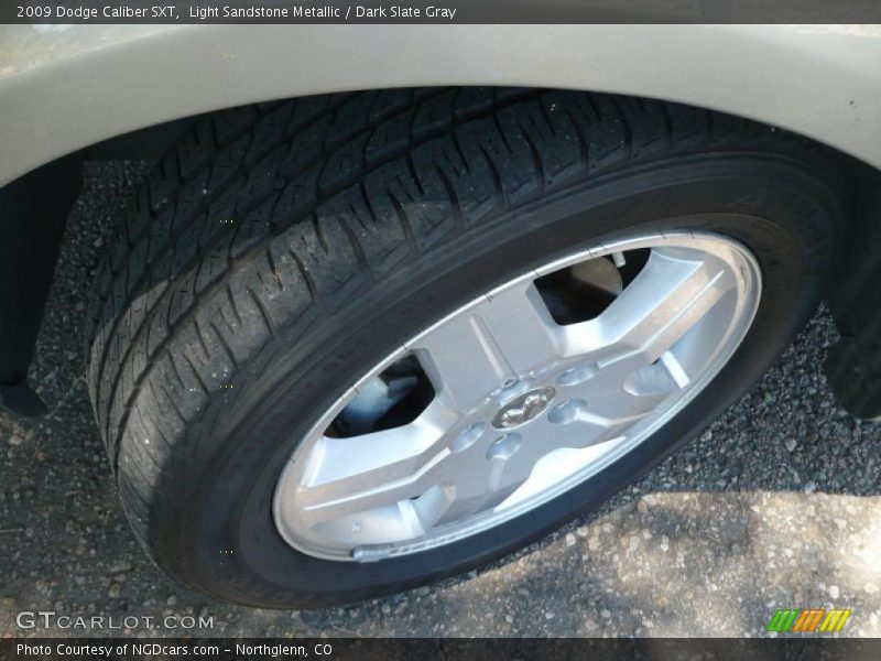 Light Sandstone Metallic / Dark Slate Gray 2009 Dodge Caliber SXT