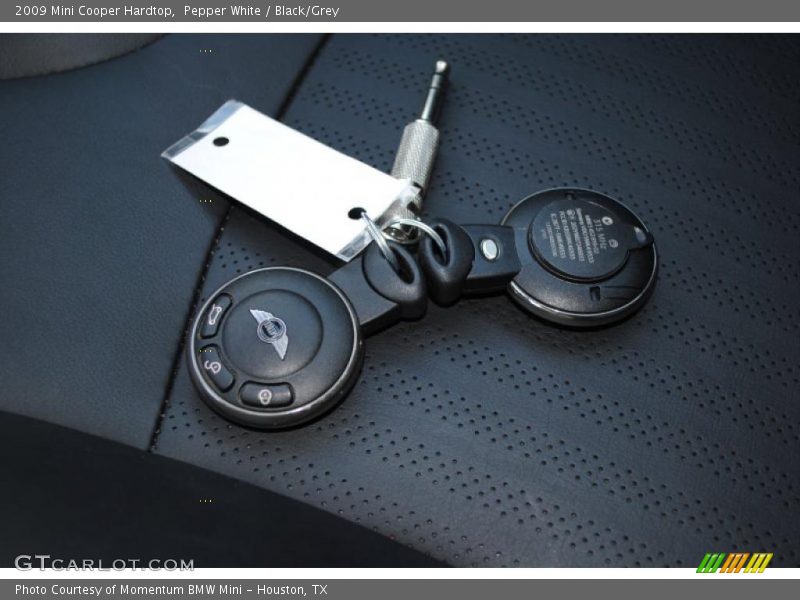 Pepper White / Black/Grey 2009 Mini Cooper Hardtop