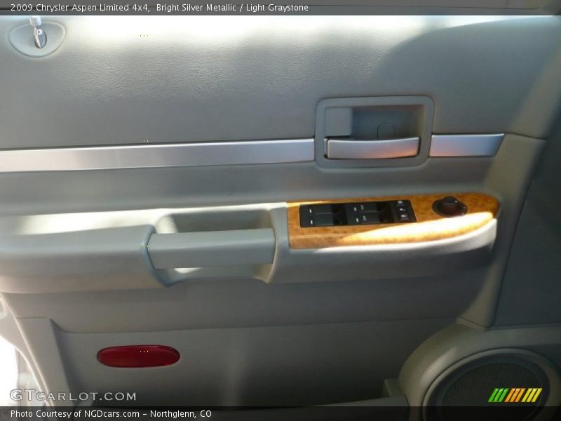 Bright Silver Metallic / Light Graystone 2009 Chrysler Aspen Limited 4x4