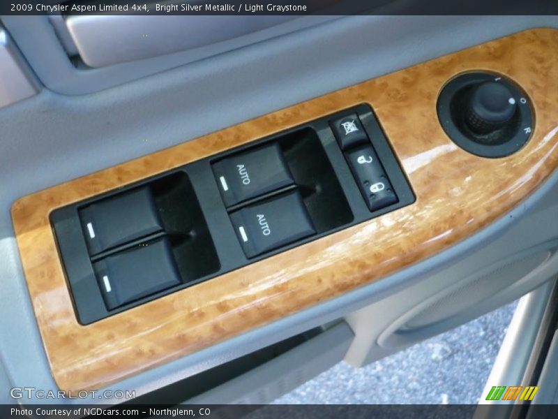 Bright Silver Metallic / Light Graystone 2009 Chrysler Aspen Limited 4x4