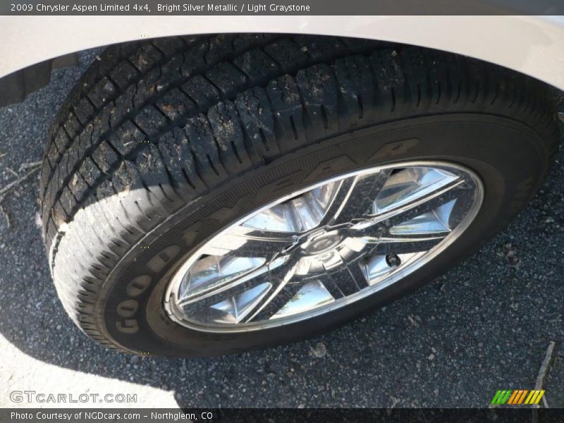 Bright Silver Metallic / Light Graystone 2009 Chrysler Aspen Limited 4x4