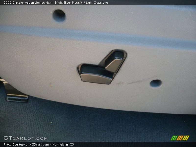 Bright Silver Metallic / Light Graystone 2009 Chrysler Aspen Limited 4x4