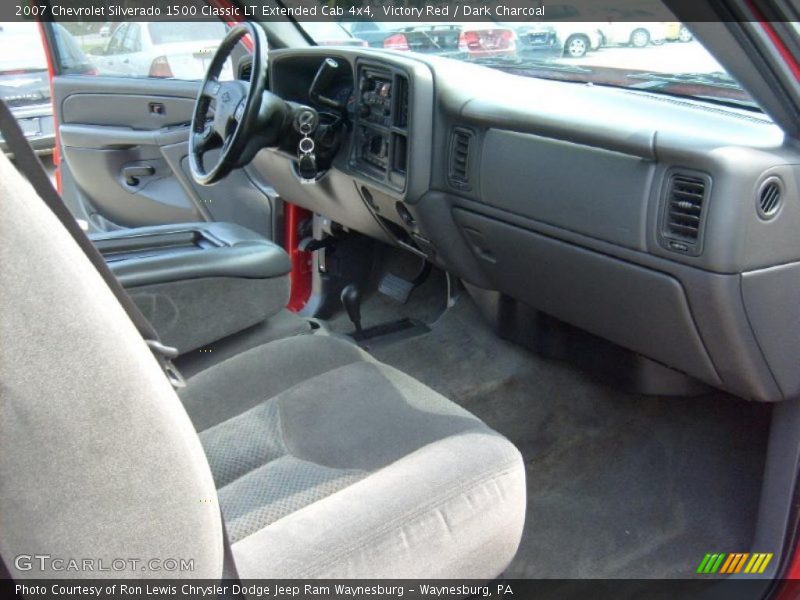 Victory Red / Dark Charcoal 2007 Chevrolet Silverado 1500 Classic LT Extended Cab 4x4