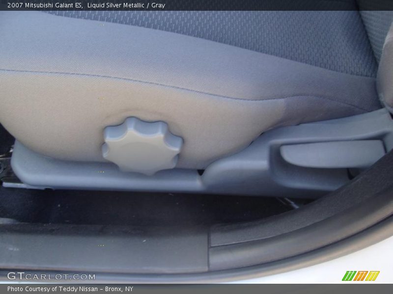 Liquid Silver Metallic / Gray 2007 Mitsubishi Galant ES