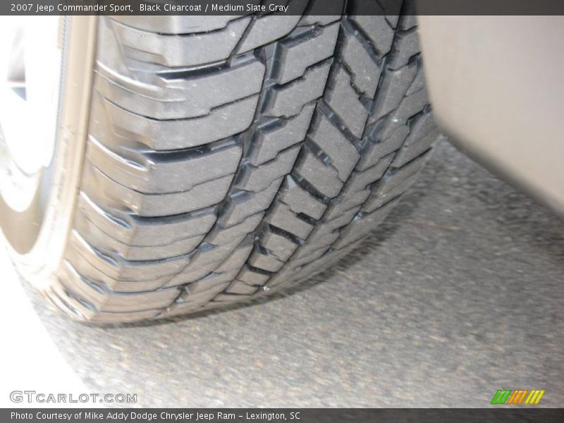 Black Clearcoat / Medium Slate Gray 2007 Jeep Commander Sport