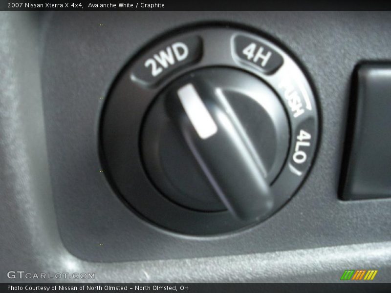 Avalanche White / Graphite 2007 Nissan Xterra X 4x4